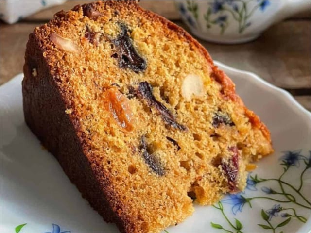 Christmas plum cake (Kerala rich fruit cake) — photograph