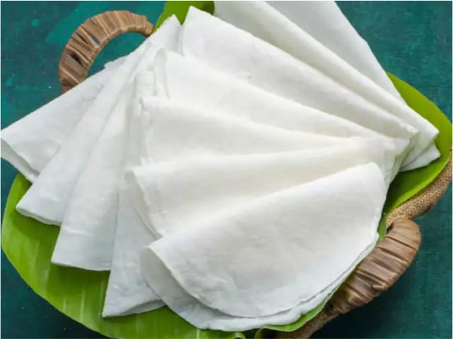 Pathiri (Malabar rice-flour flatbread) — photograph