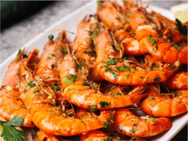 Prawn / shrimp (raw, peeled) — photograph