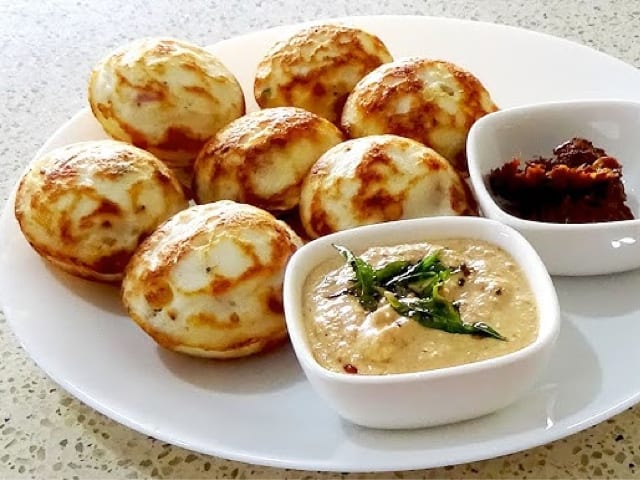 Paniyaram (kuzhi paniyaram — savoury 'kara' and sweet forms) — photograph