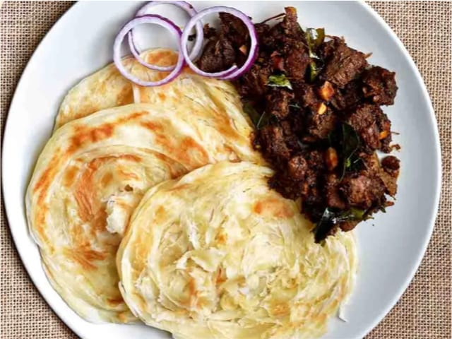 Kerala porotta with beef fry (beef perattu / ularthiyathu) — photograph